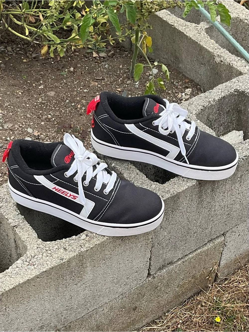 Heelys GR8 Pro 20 Black White Red Wheeled Skate Shoes Youth Size 6